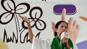 Mamata, Bengal law minister made parties in CBI petition before HC to transfer Narada case