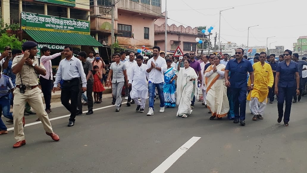 Political songs, music videos flood e-media in Bengal