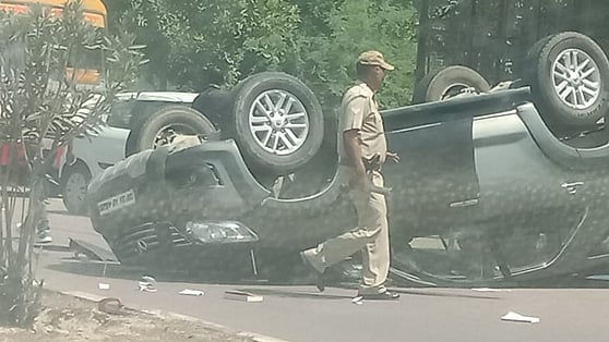 The overturned vehicle of the Congress MLA Aditi Singh (Photo courtesy: Twitter)