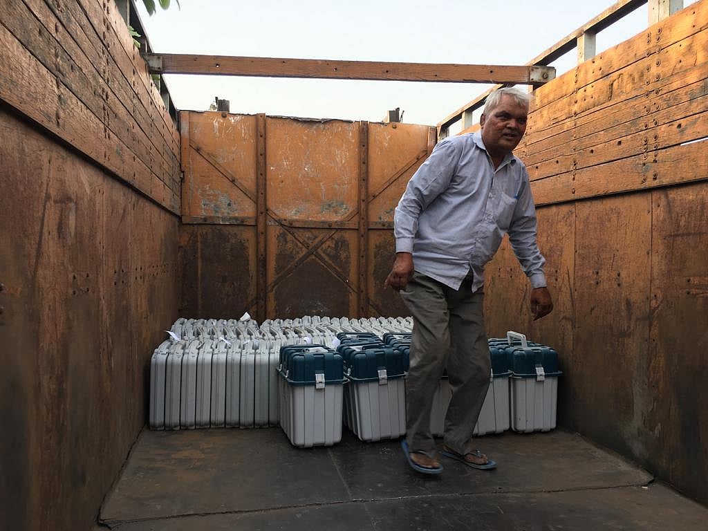 WATCH: EVM’s being shifted from Strong Room campus in Amethi