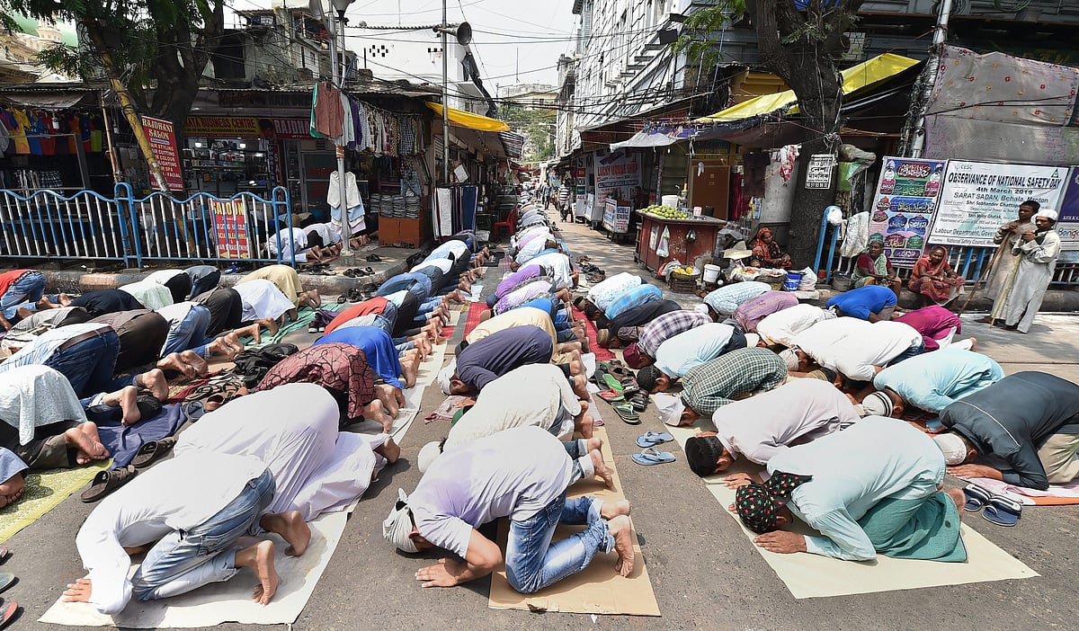 Aligarh mufti orders namaaz on terrace, instead of roads