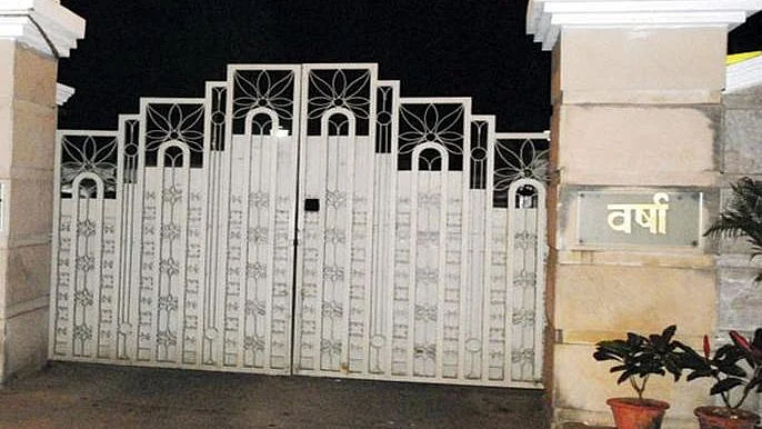 The water bill of CM Devendra Fadnavis’ bungalow ‘Varsha’ is overdue for several months, the protesters claimed.