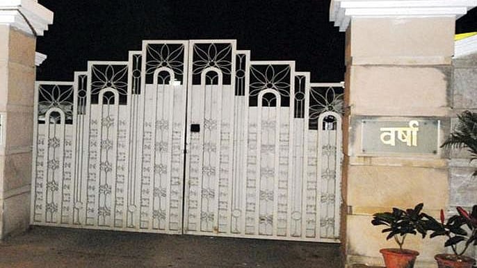 The water bill of CM Devendra Fadnavis’ bungalow ‘Varsha’ is overdue for several months, the protesters claimed.
