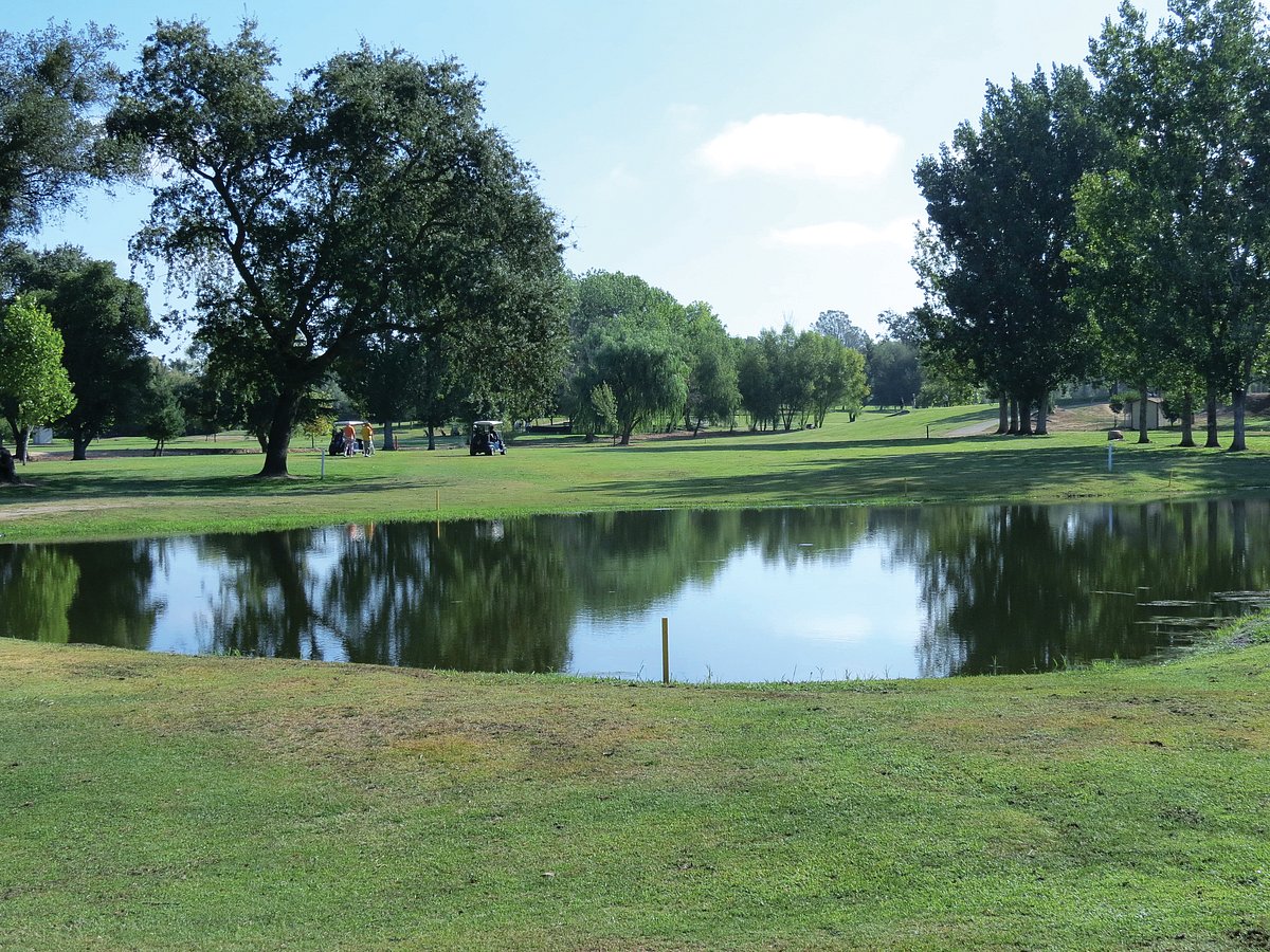 There is no shortage of water for the wealthy: from beer bars to golf clubs