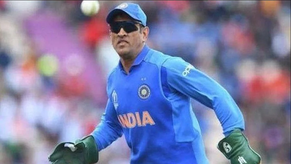 MS Dhoni’s wicket keeping glove with “Balidaan Badge”