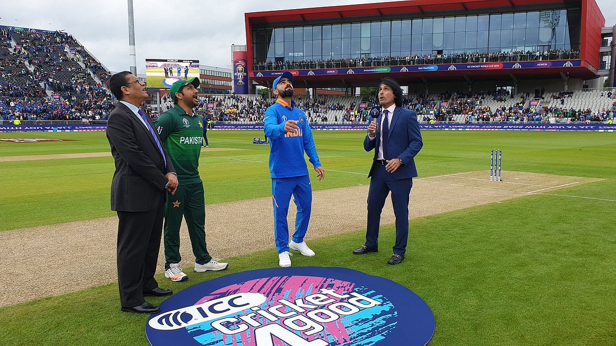 India vs Pak ICC World Cup LIVE: Pak loses 3 wickets in quick succession; 129 for 5 in 27 overs 