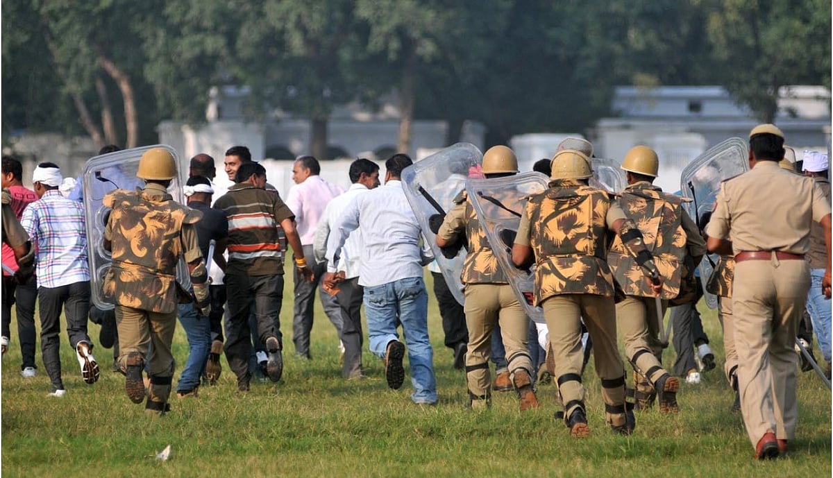 Over 300 Lucknow cops booked for traffic violations in a day  