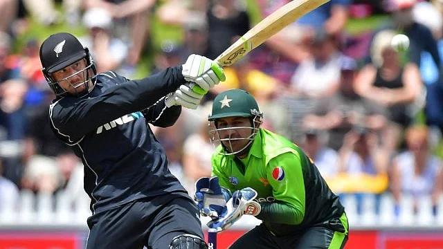 Pakistan faces battle of survival against rampaging New Zealand