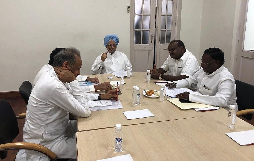 Former PM Manmohan Singh meets Congress Chief Ministers 