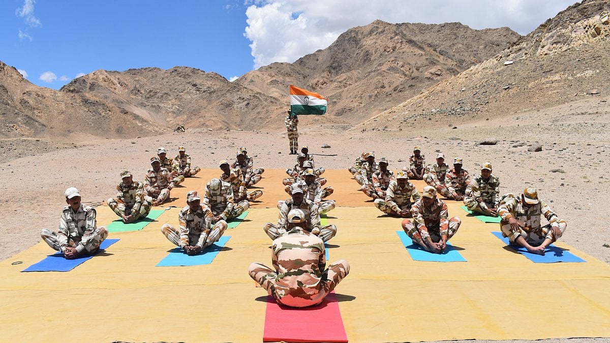 ITBP personnel practicing Yoga at 17 K Ft in Ladakh (Social Media)