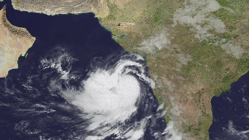 Cyclone Vayu LIVE updates: Western Railway announces cancellation trains within and outside Gujarat