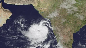 Cyclone Vayu LIVE updates: Western Railway announces cancellation trains within and outside Gujarat