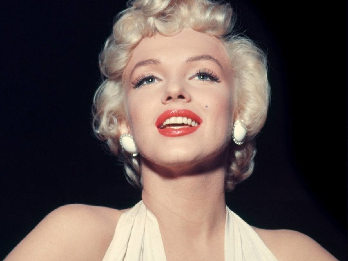 Marilyn Monroe: Dead blonde rocking!!