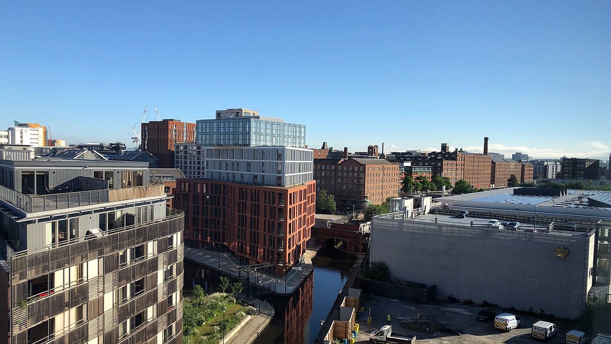 Manchester this morning has clear blue skies (Twitter)