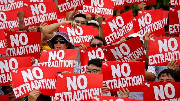  Hong Kong extradition bill near approval despite big protest
