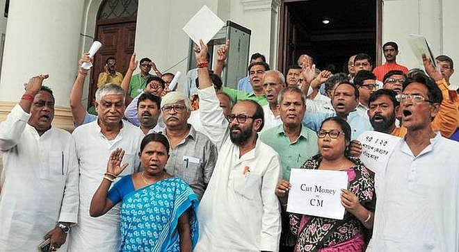 Trinamool leader returns ‘cut money’ as demonstrations continue 