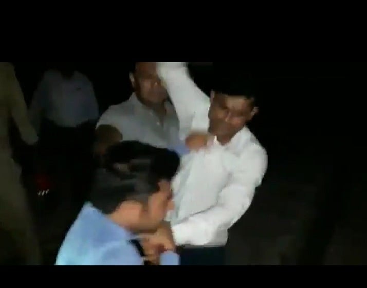 Policeman urinated on newsman: Press Council of India sends team to Shamli