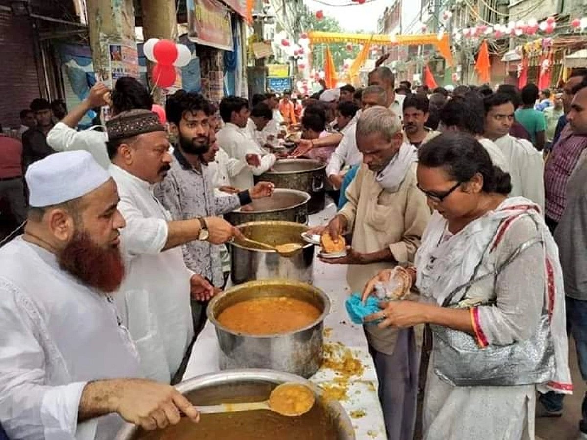 Politics aside, communal harmony marks Shobha Yatra at Lal Kuan 
