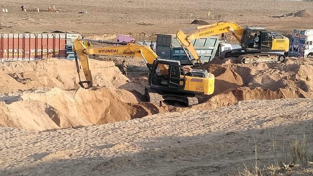 SC seeks government response on curbs on illegal mining