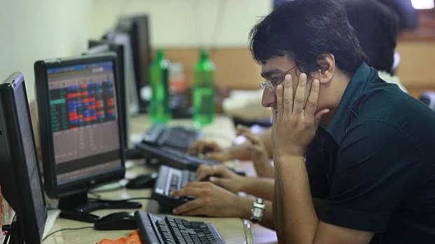 Sensex falls over 900 points on Monday; shares muted over lack of vision in Budget