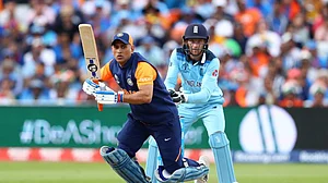 Dhoni, Jadhav draw criticism for slow scoring rate during run-chase against England
