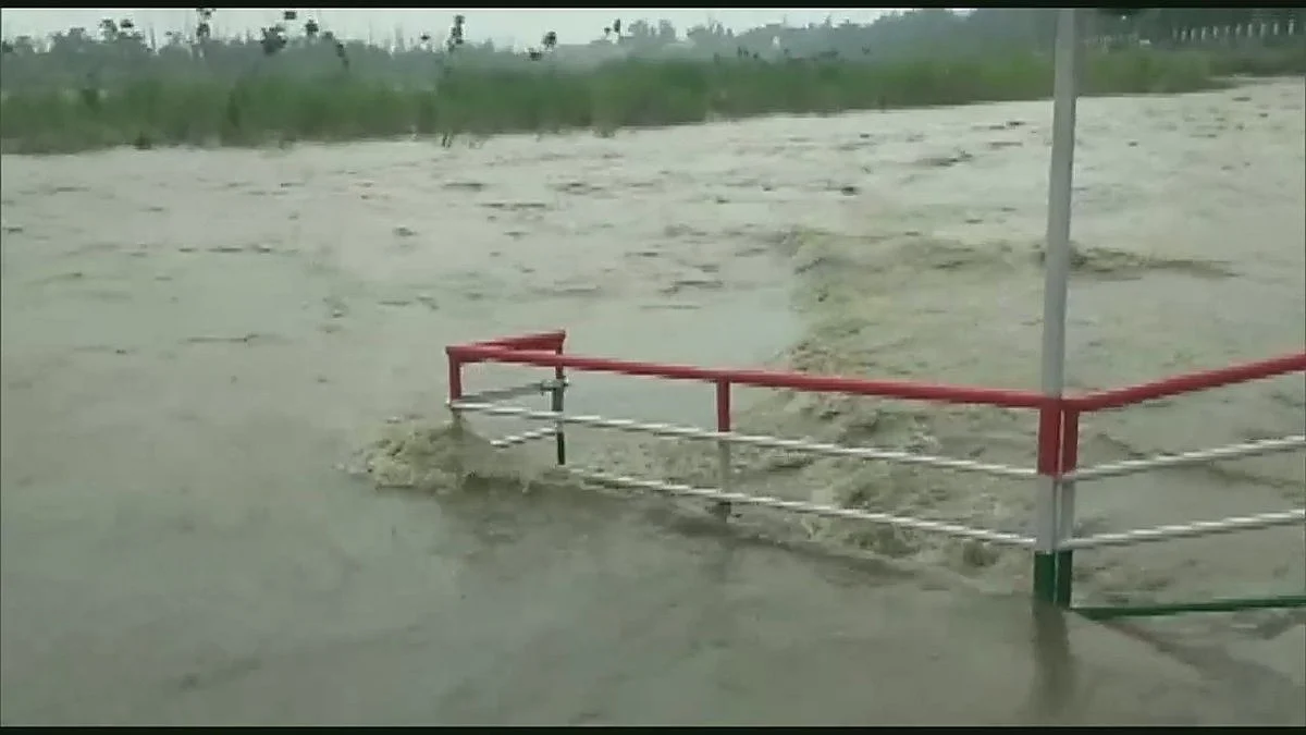 Ganga river flowing close to danger mark at 338.05 meter in Rishikesh