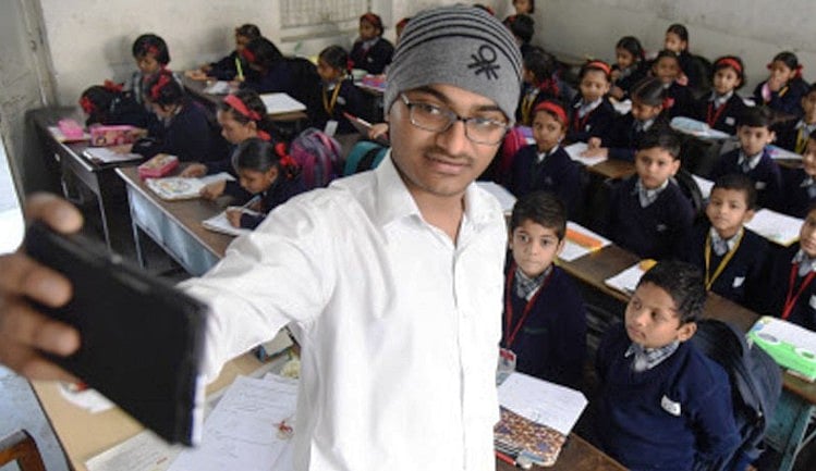  Teachers asked to take selfies to mark attendance in UP’s government schools