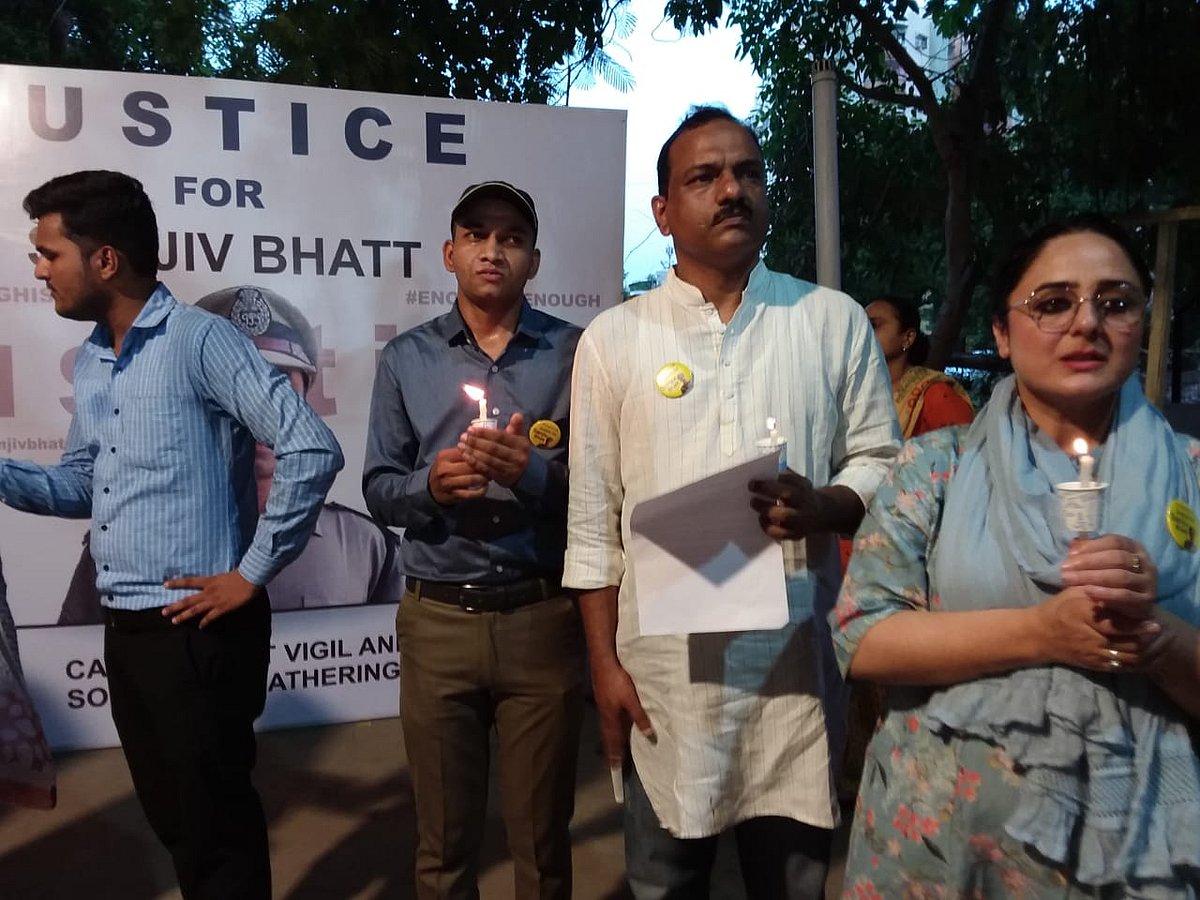  Citizens hold candlelight vigil in support of jailed IPS officer Sanjiv Bhatt  