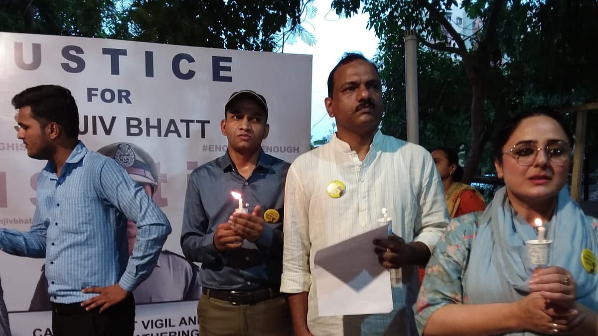  Citizens hold candlelight vigil in support of jailed IPS officer Sanjiv Bhatt  