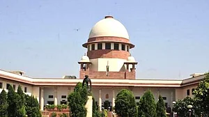 Kashmiri lawyer moves SC against Presidential Order on revoking article 370