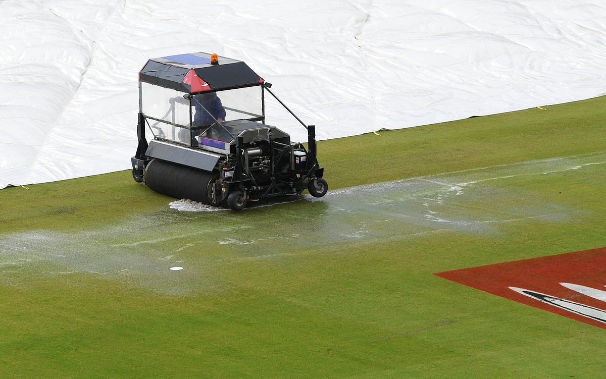 Ex-cricketers lash out at ‘awful’ Old Trafford wicket
