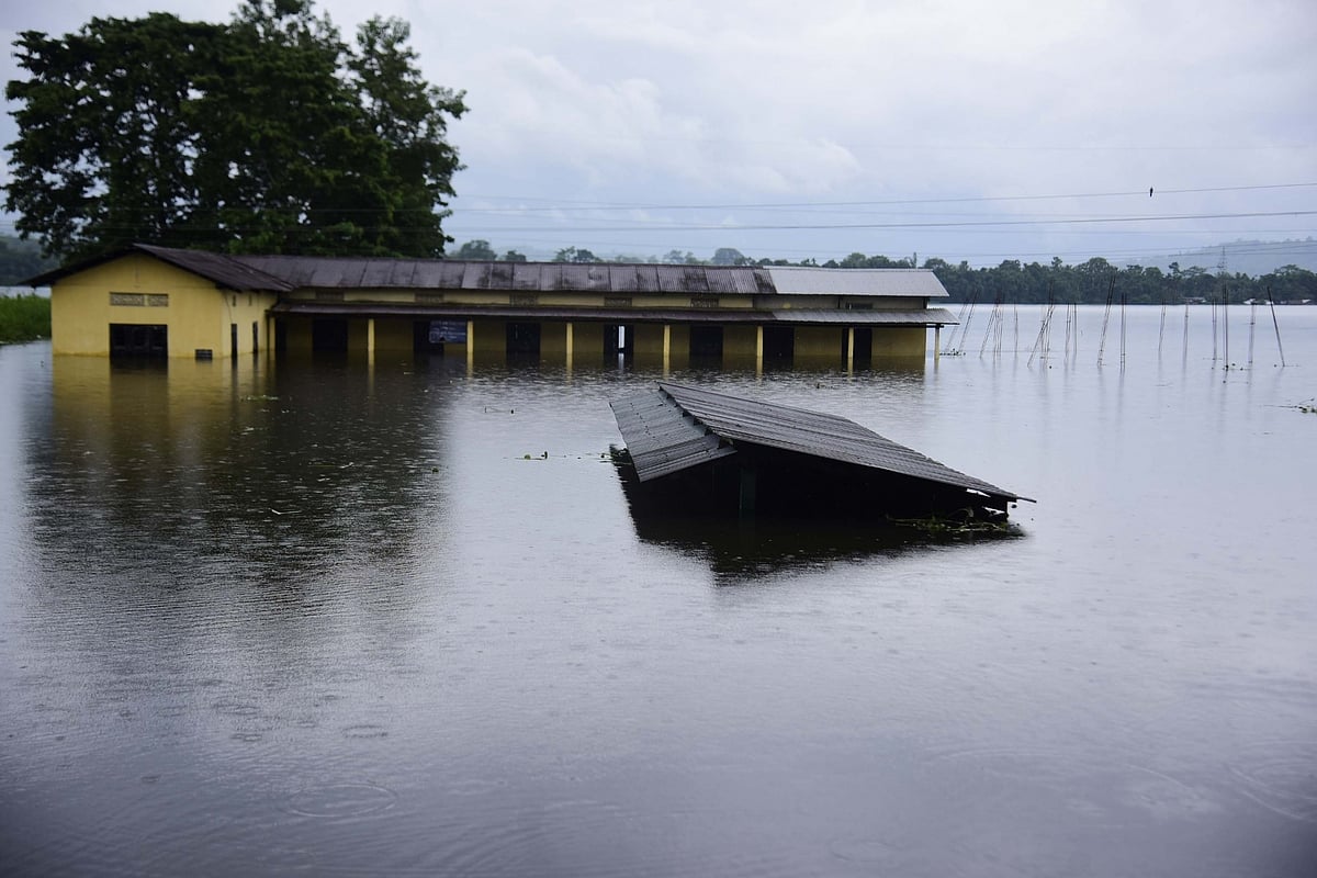 Heavy rains in north, northeast cause flooding, hit life 