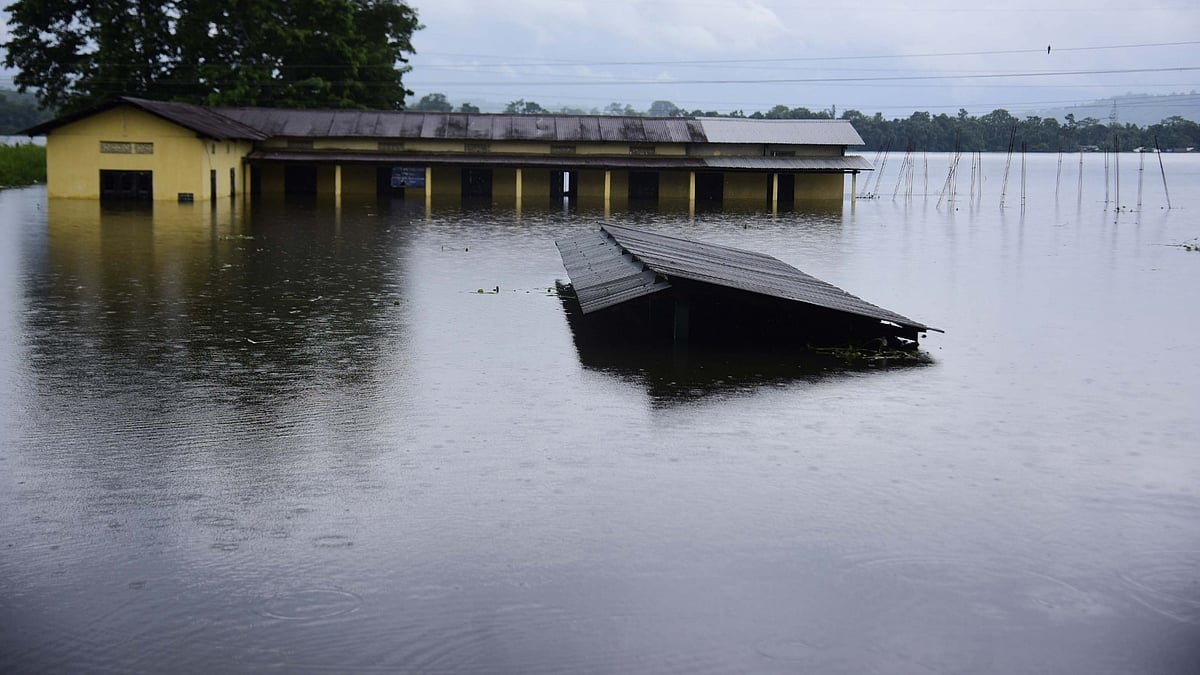 Heavy rains in north, northeast cause flooding, hit life