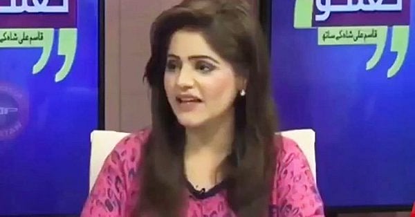  Pakistani TV anchor confuses Apple Inc with fruit, gets trolled