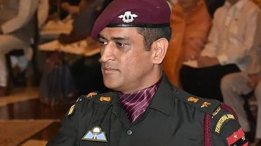 Dhoni joins Army troops in J&K for 2-week stint