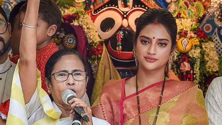 Nusrat Jahan with West Bengal CM Mamata Banerjee at ISKCON rath yatra