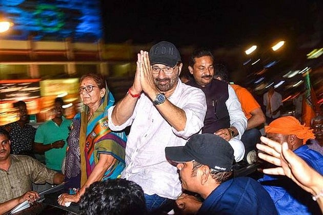 Sunny Deol appoints ‘representative’ to Gurdaspur constituency, Congress calls it ‘betrayal’ to voters 