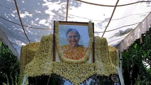 With moist eyes, Delhi bids adieu to Former Delhi Chief Minister Sheila Dikshit 