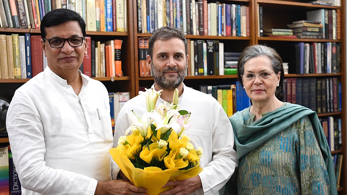 Newly-appointed Maharashtra Congress president Balasaheb Thorat with Sonia Gandhi and Rahul Gandhi.