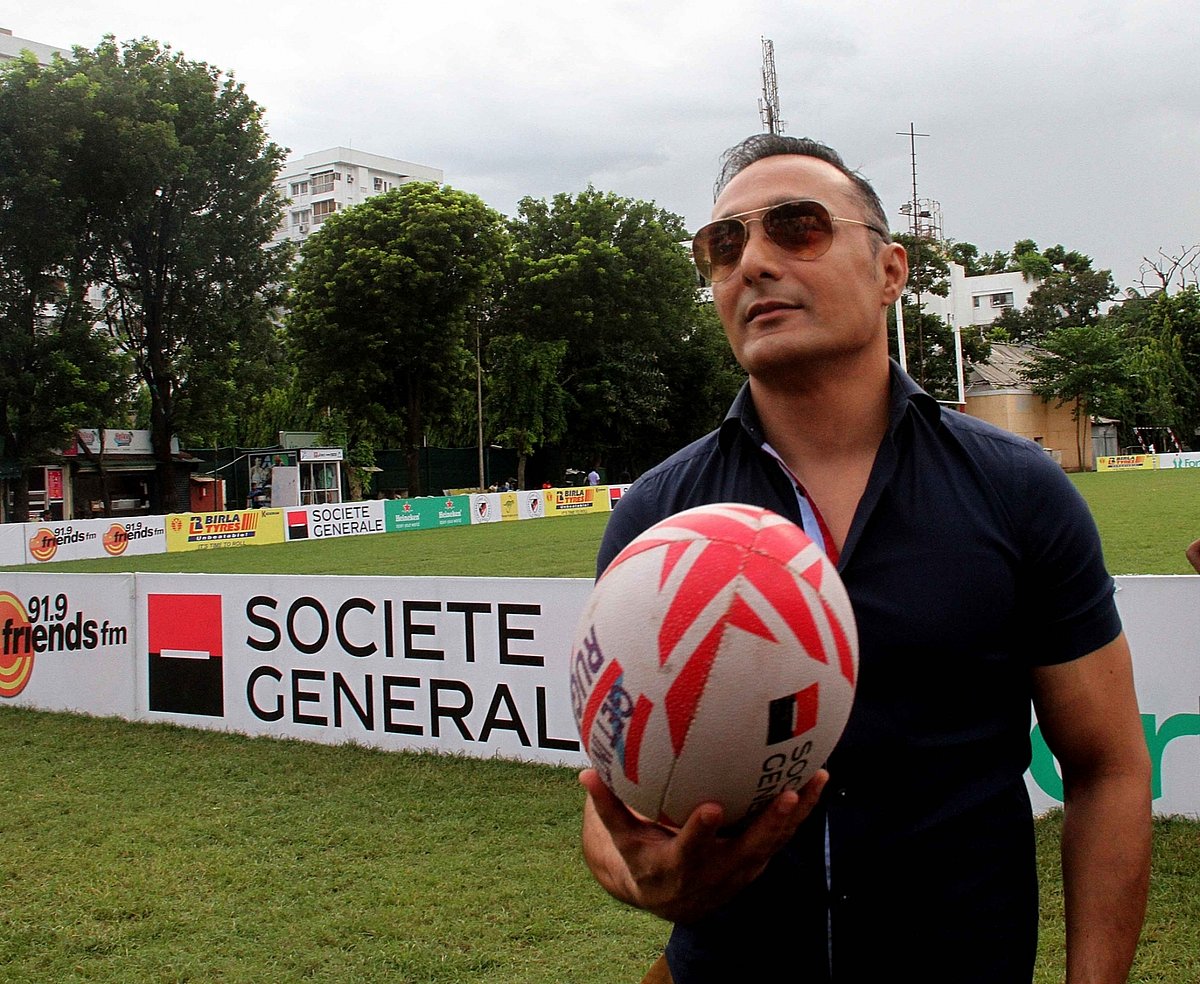 Actor Rahul Bose’s tweet on price of fruit platter costs JW Marriott dear