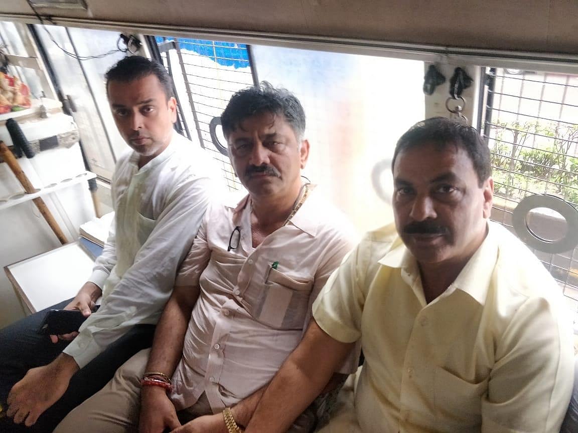 Karnataka crisis: Cong protests detentions of Shivakumar, Deora; Adhir accuses BJP of dismantling democracy
