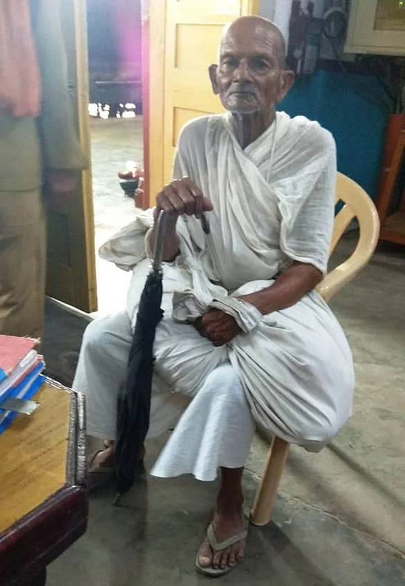 In Yogi’s Uttar Pradesh, an old man denied entry in train because of his Gandhian attire
