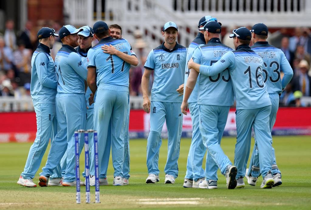 Woakes, Plunkett restrict New Zealand to 241/8