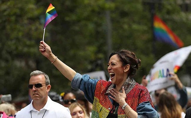 Senator Kamala Harris dances at San Francisco Pride Parade