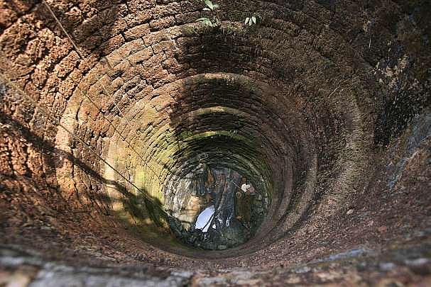 2 labourers die of asphyxiation while cleaning well in Bihar