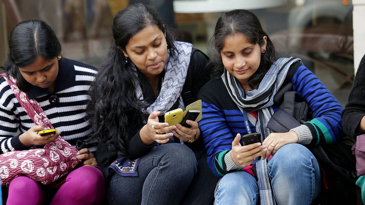 Gujarat Thakore Diktat: No cell phones for unmarried girls, fine for parents of inter caste couple