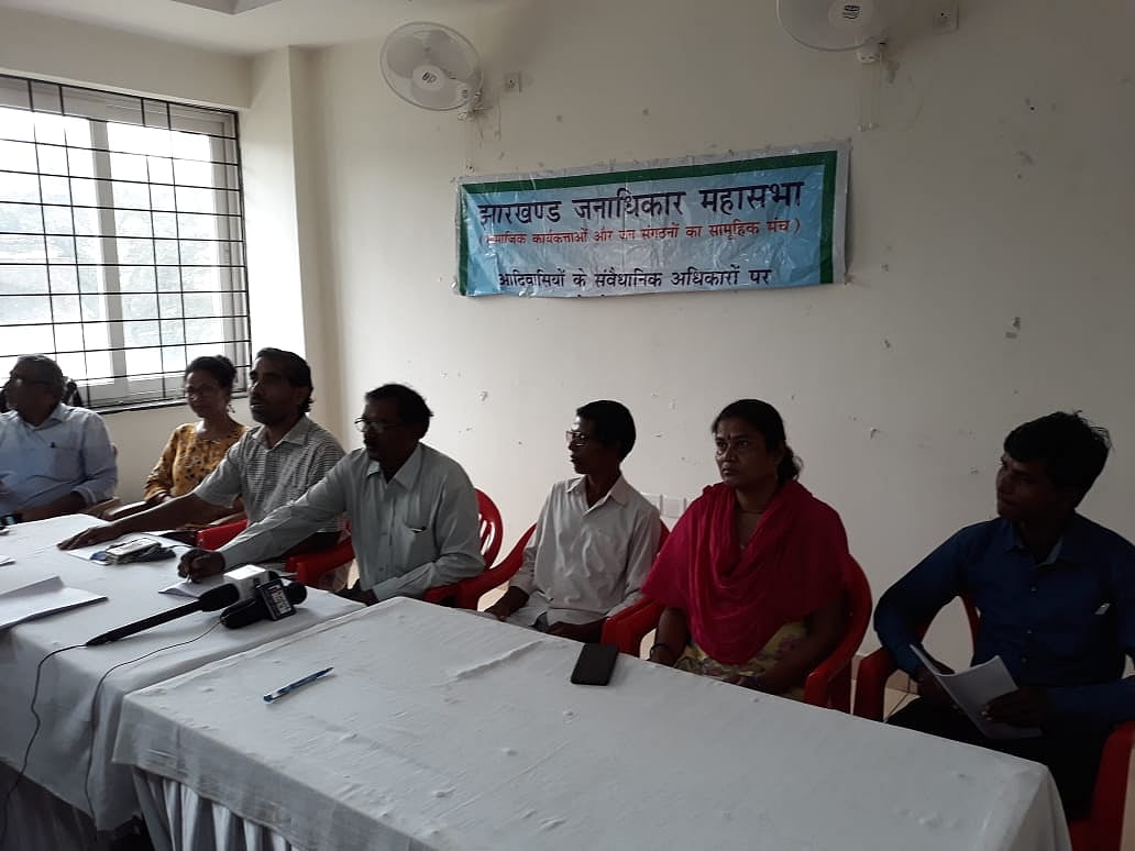 A fact-finding team that was interested in seeking out the answers to why the Adivasi community was doing Pathalgadi went to a few villages of the Khunti