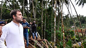 Rahul Gandhi visits Kavalapara in flood-hit Wayanad