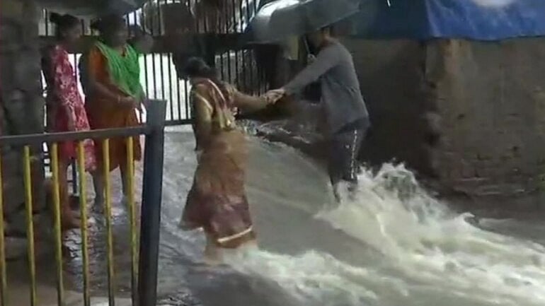  Heavy rains continue to pound Mumbai, schools and colleges shut, people asked not to go near beach