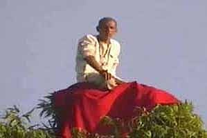 Thousands in Bahraich, UP throng to see ‘Bandariya Baba’ living on trees
